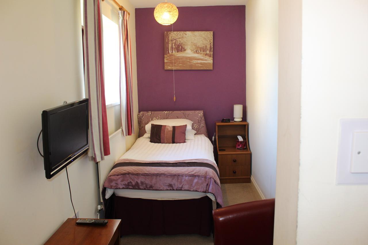 Brewery Farm House Bed & Breakfast Swindon Esterno foto