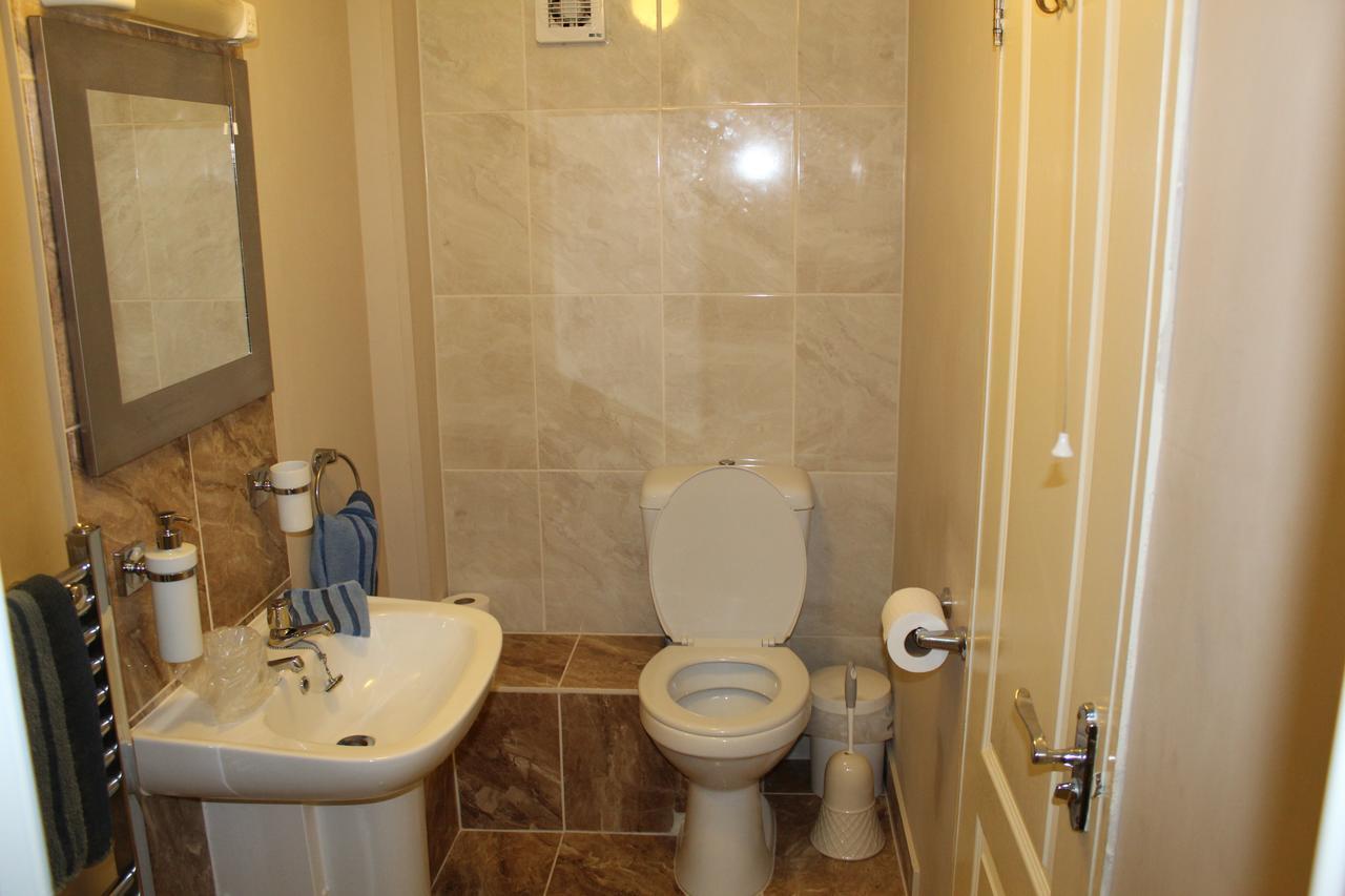Brewery Farm House Bed & Breakfast Swindon Esterno foto